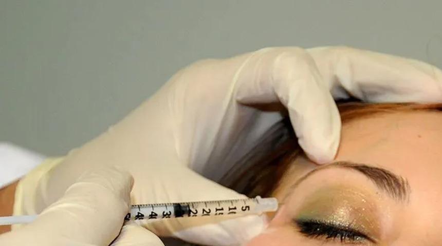 İnanılır gibi değil ama gerçek! Büyük tehlike içeriyor: Botoks malzemelerini internetten sipariş verip evde uygulamaya başladılar
