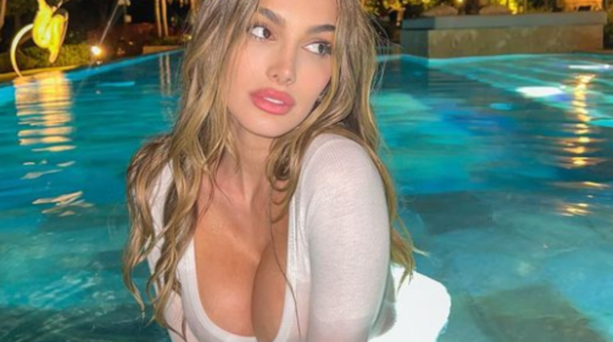 Sosyal medya fenomeni göğüs altı dekoltesiyle Instagram’ı alev alev yaktı! Beğeni butonu adeta çöktü