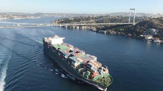 İstanbul Boğazı'nda gemi trafiği çift yönlü durduruldu