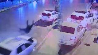 İstanbul'un göbeğinde dehşet anları! Aracını kalabalığın üzerine sürdü, havada taklalar attı