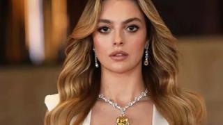 Melis Sezen göğüs dekolteli pozuyla nefes kesti! Beğeni butonu çöktü