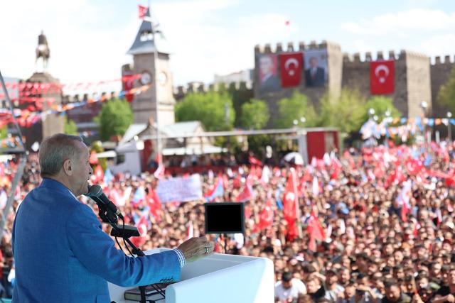 AA-20230506-31062653-31062652-CUMHURBASKANI_VE_AK_PARTI_GENEL_BASKANI_ERDOGAN_PARTISININ_KAYSERI_MITINGINDE_KONUSTU