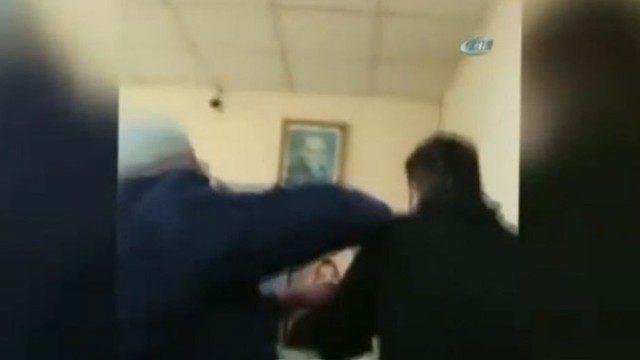 PTT görevlisi memur kadına saldırmak istedi! O anlar böyle görüntülendi