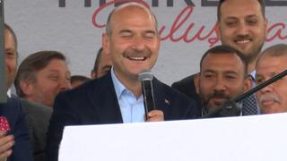 Bakan Soylu Romanlarla buluştu: İlle de Roman Olsun şarkısına eşlik etti