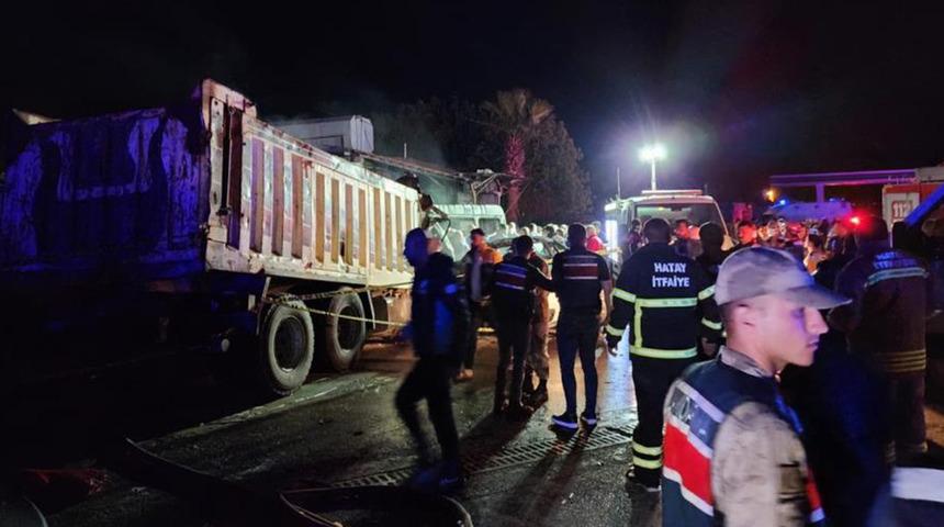 Son dakika: Hatay'da katliam gibi kaza! Kamyon, asker uğurlayan kalabalığa daldı... Çok sayıda ölü ve yaralı var