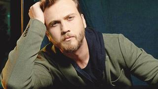 Aras Bulut İynemli alkolün dozunu kaçırdı! Yere düşünce 5 kişi taşıdı