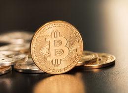 Bitcoin iki ay sonra 8,000 doların üzerinde