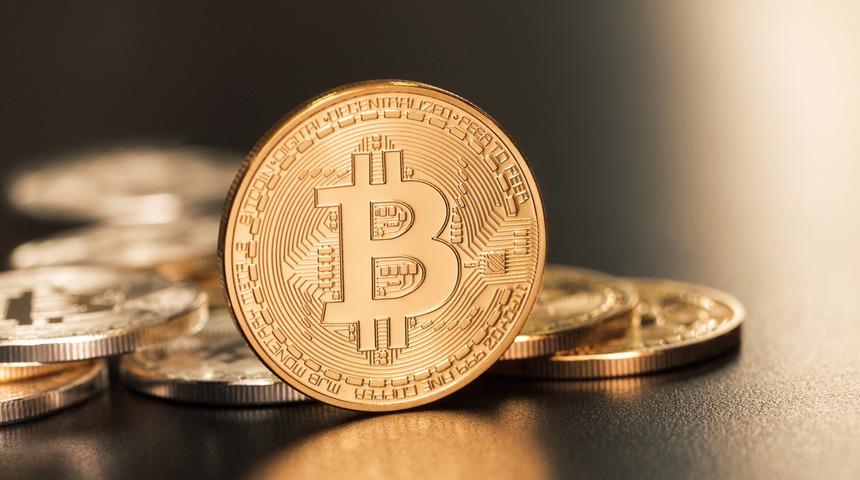 Bitcoin iki ay sonra 8,000 doların üzerinde