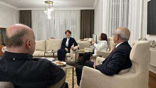 Kılıçdaroğlu ailesi, Meral Akşener ve eşi Tuncer Akşener'i ziyaret etti