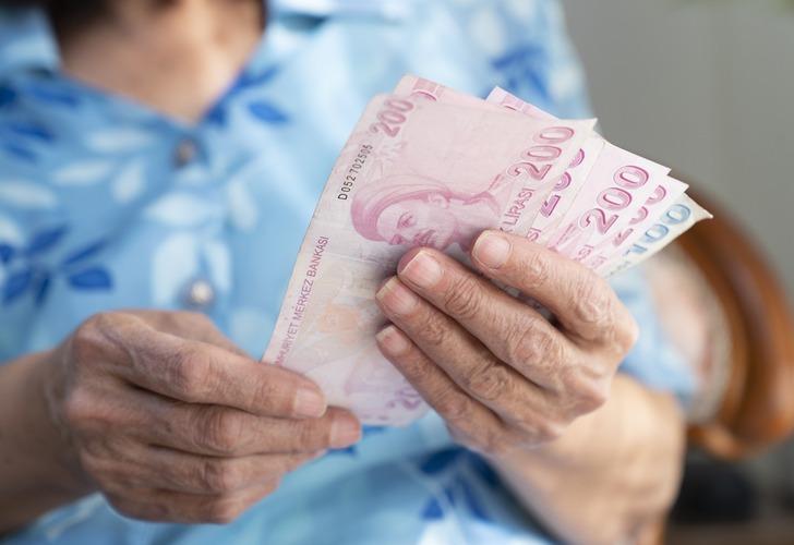 Emekli zammı öncesi SGK’da netleşti! EYT’de ‘refah payı’ ve ‘seyyanen zam’ detayı: Brüt maaşı 20 bin liranın altında olanlar…