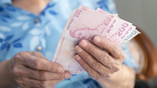 Yüksek emekli promosyonu almak için son günler! 18 bin lira olmuştu: 30 Nisan’a kadar süresi var (Banka banka güncel emekli maaş promosyonları)