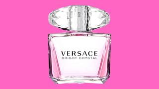 Tüm gün ferah ve şık hissetmek için Versace Bright Crystal parfüm incelemesi ve yorumları
