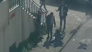 Genç kadına sokak ortasında kabusu yaşattı! Çığlıklarını duyan yardıma koştu