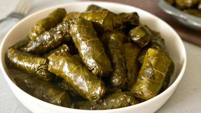 Gelinim Mutfakta yaprak dolama tarifi! Sarma lezzetinde yaprak dolama nasıl yapılır?
