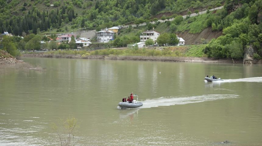 Munzur Çayı'nda kaybolan 2 kişinin bulunması için çalışmalar sürüyor