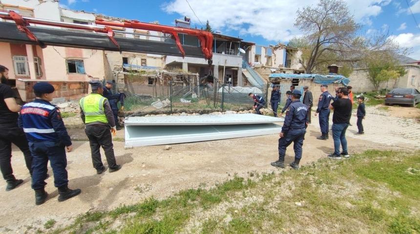 Elbistan’da kırsal mahallelere katlanabilir konteynerler kuruluyor