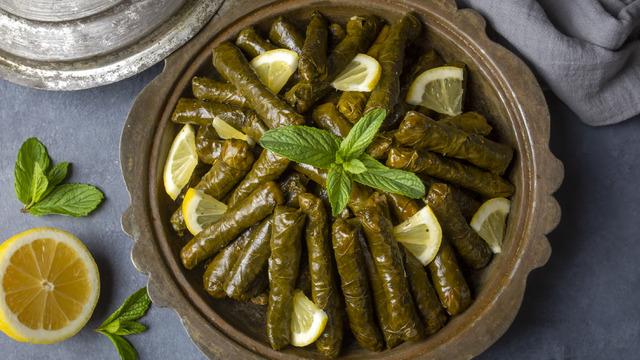 Yıllardır yanlış pişiriyormuşuz! Yaprak sarmayı yaparken bu hatadan uzak durun