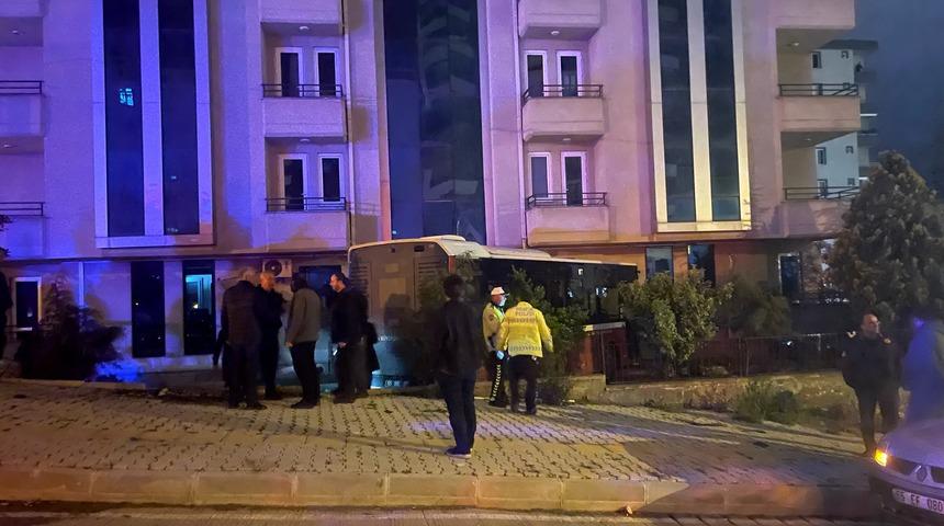 Samsun'da halk otobüsü öğrenci yurduna girdi