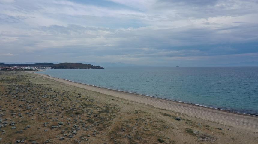 Ayvalık açıklarında teknenin batması sonucu kaybolan 2 kişiyi arama çalışması sürüyor