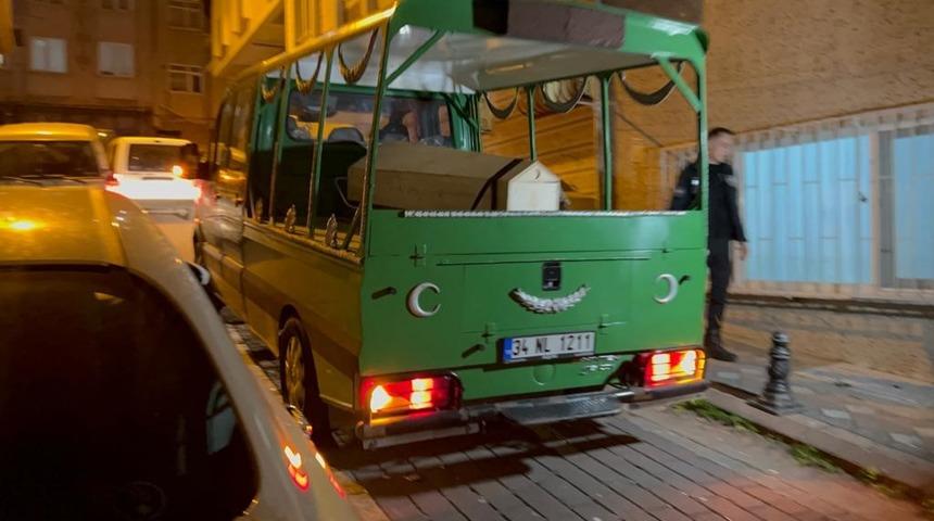 Zeytinburnu&rsquo;nda 34 yaşındaki şahıs evinde &ouml;l&uuml; bulundu