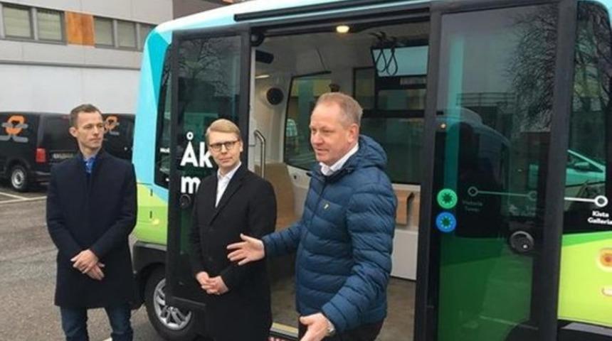 İsveç'te sürücüsüz minibüsler sefere başlıyor