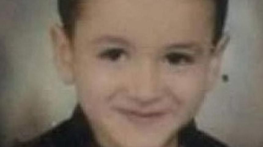 Korkunç kaza! Arkadaşlarıyla futbol oynadığı sırada direğe kafasını çarpan 8 yaşındaki çocuk hayatını kaybetti