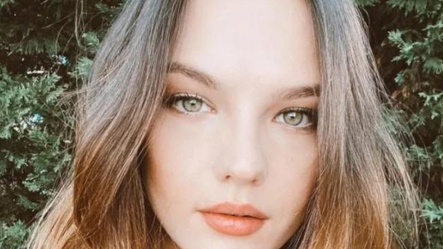 Nilsu Berfin Aktaş dekolteli pozuyla mest etti! “Güneşim bahçeye çıkmış”