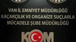 Van'da 1 kilogram uyuşturucu, silah ve mühimmat ele geçirildi