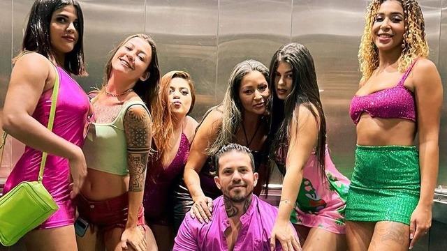 Altı kadınla aynı anda evli olan adam hayatının en büyük zorluğunu anlattı! “Hepsi aynı anda regl oluyor ve bu çok kaotik”