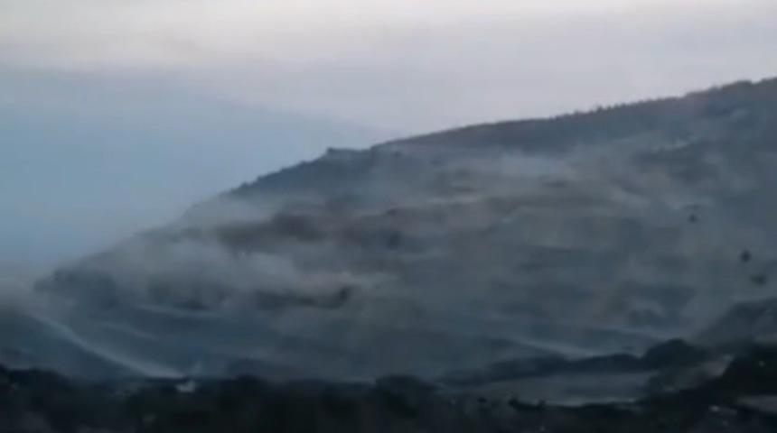 Maden ocağındaki toprak kayması kameralara yansıdı