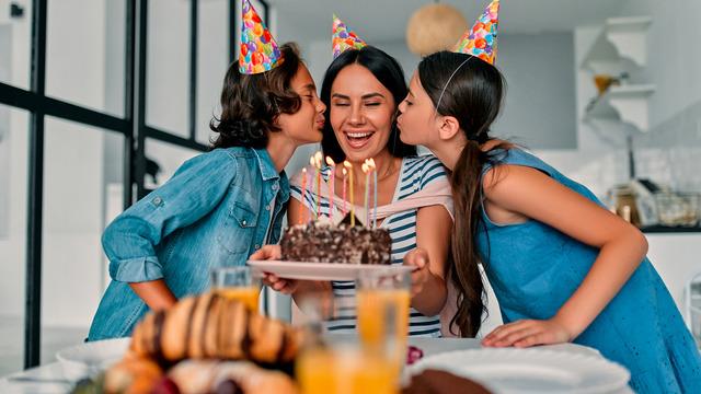 Anneye doğum günü mesajı örnekleri: Anneye gönderilecek en anlamlı, güzel ve duygusal doğum günü mesajı olarak ne yazılır?