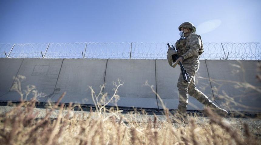 SON DAKİKA | MSB duyurdu: Yasa dışı yollarla geçmeye çalışan 8 kişi yakalandı