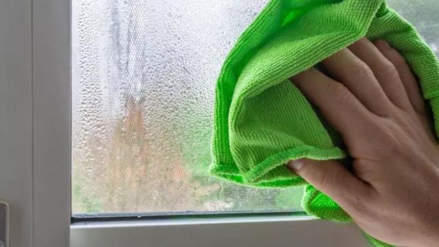 Camlarınızı uzun süre silmenize gerek kalmayacak! Camda toz ve su lekesi tutmayan karışım