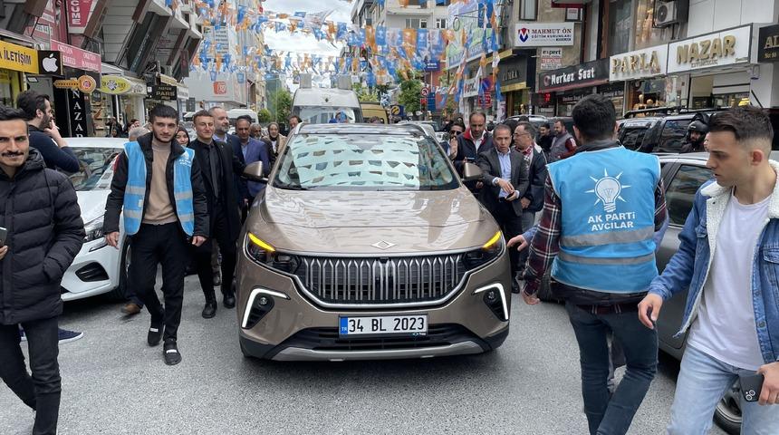 Türkiye'nin yerli aracı Togg'a Avcılar'da yoğun ilgi