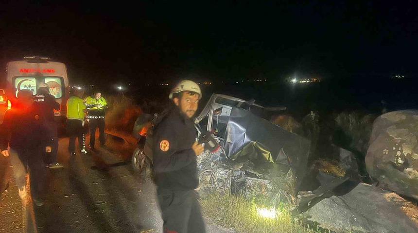 Kontrolden çıkan otomobil kayaya çarptı: 1 yaralı