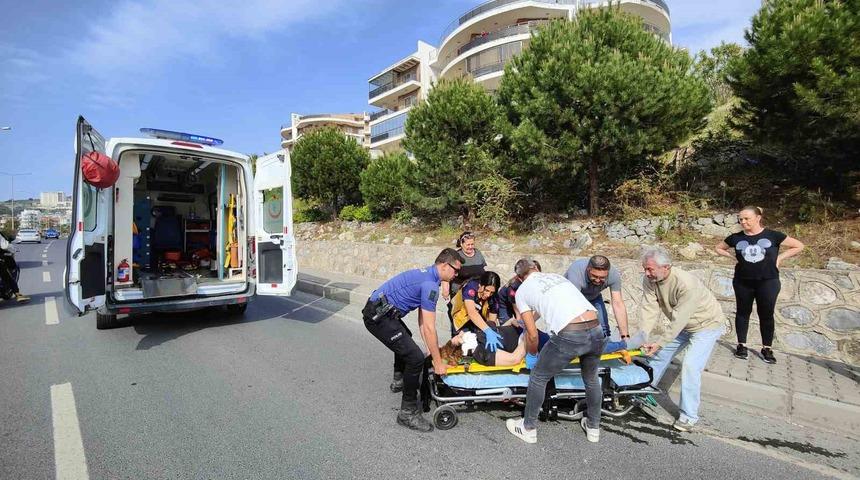 Üst geçidi kullanmayan kadına kamyonet çarptı: 1 yaralı