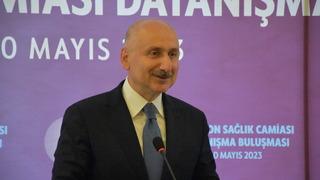 Bakan Karaismailoğlu, Trabzon'da sağlık personelleriyle bir araya geldi: