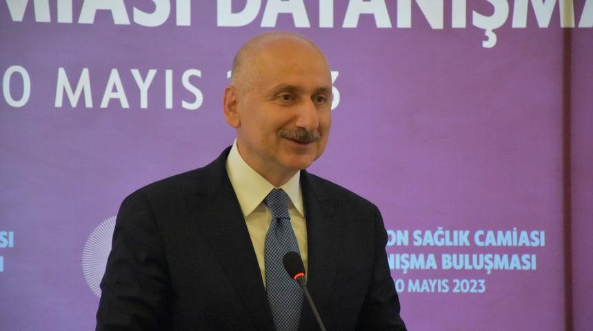 Bakan Karaismailoğlu, Trabzon'da sağlık personelleriyle bir araya geldi: