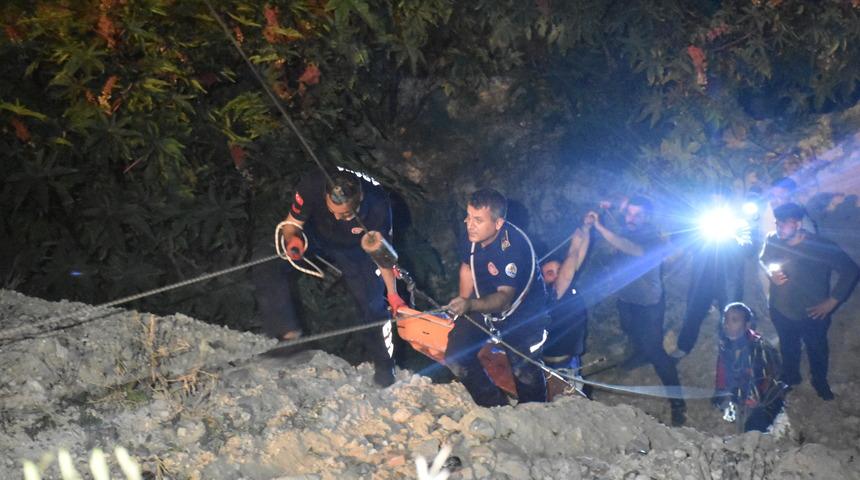 Adana'da yamaçtan düşen kişi yaralandı