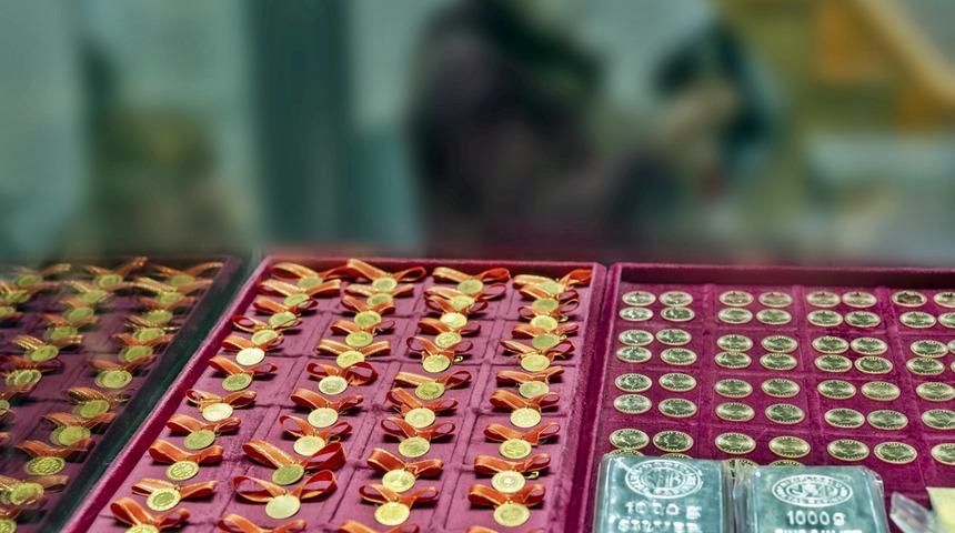 Gram altın için ‘Yılı 2 bin liranın üzerinde kapatır’ dedi: Dünya Bankası'ndan "çifte şok" uyarısı: ‘Tehlikeli sulara itebilir…’