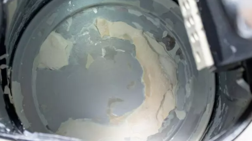 Kettle kirecini anında s&ouml;ker atar! Tek malzemeyle kettle kirecini temizleme t&uuml;yosu