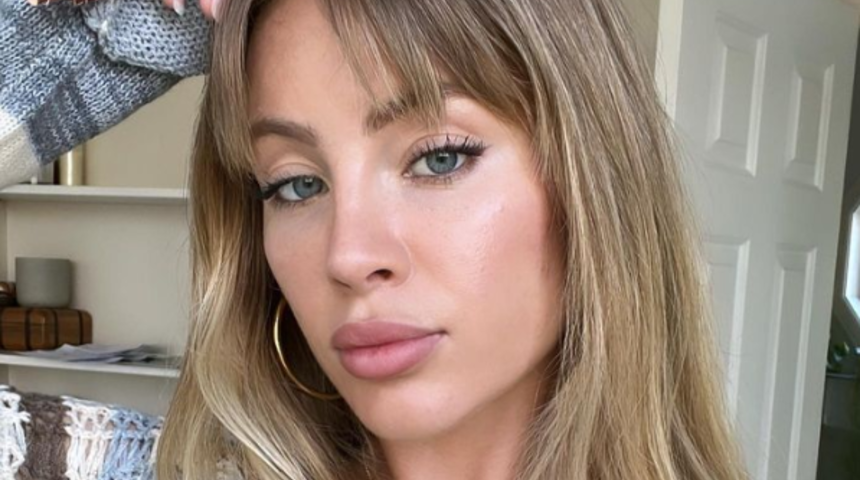Sosyal medya fenomeni Daisy Keech süper mini şortuyla Instagram’ı salladı! Arkasını dönerek poz verince beğeni butonu çöktü