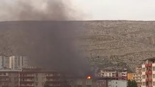 Terasta mangal keyfi yaparken çatıyı yaktılar!