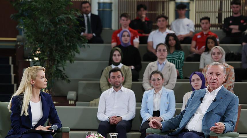 Cumhurbaşkanı Erdoğan gençlerin sorularını yanıtladı! Kızılay, HÜDA PAR, yargı bağımsızlığı, soğan fiyatları...