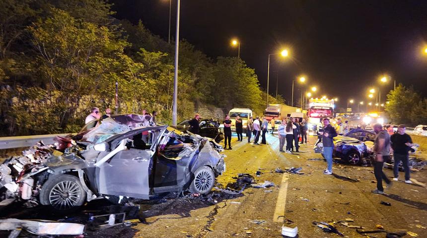 SON DAKİKA | Adana'da zincirleme trafik kazası... 9 araç birbirine girdi: 7 ölü, 7 yaralı!