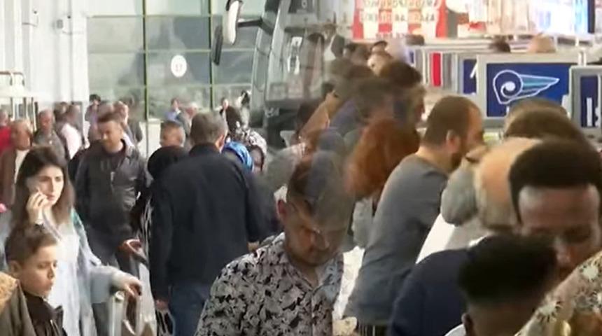 Ve seçim göçü başladı! Biletler şimdiden tükendi: Otogarlar, tren garları ve havalimanları doldu taştı