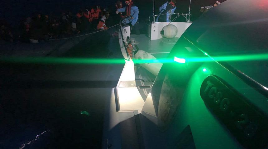 &Ccedil;anakkale a&ccedil;ıklarında 46 d&uuml;zensiz g&ouml;&ccedil;men kurtarıldı