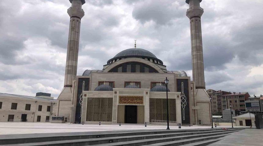 Aynı anda 3 bin 600 kişi ibadet edecek