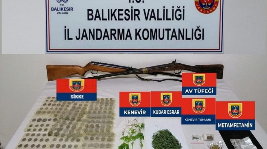 Balıkesir’de tarihi eser ve uyuşturucu satan 3 şahsa operasyon
