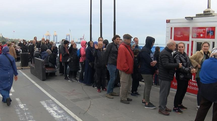 Sabah erkenden sıraya girdiler! Kız Kulesi'ne ilk günde akın ettiler: "Hiç çıkmak, gitmek istemiyoruz"